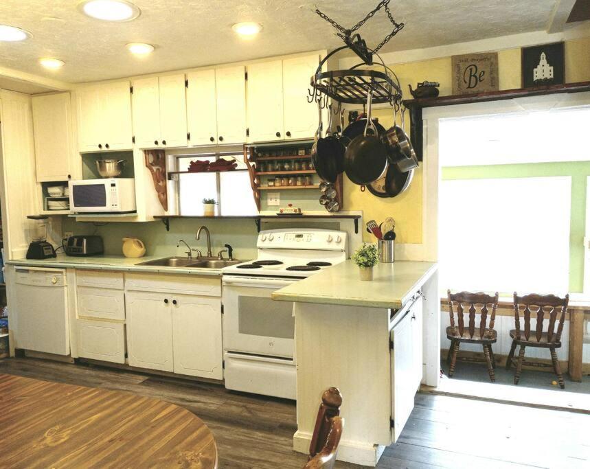 The Goulding Cottage And Farm - 4 Beds, 3 Baths Henrieville Exterior photo